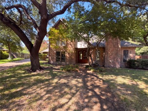2913 Bedfordshire Lane, Plano
