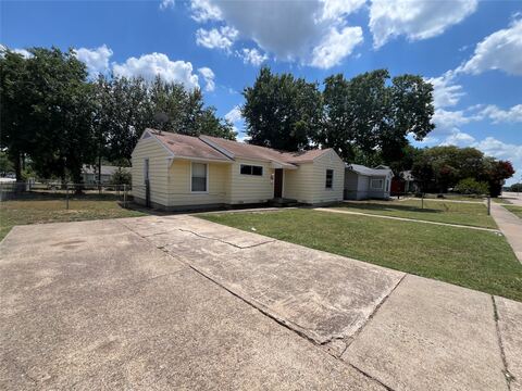 202 W Wheatland Road W, Duncanville, TX 75116 — photo 2
