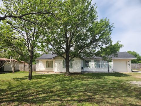 440 S Main Street, Springtown, TX 76082 — photo 2