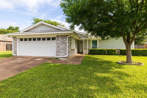 1309 Mercedes Street, Benbrook