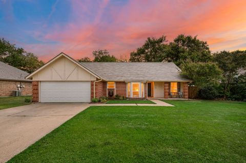 328 Cindy Street S