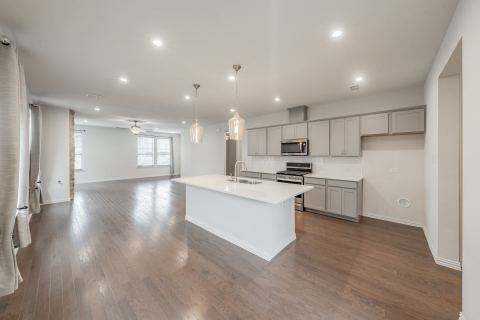 900 Pearl Place, Northlake