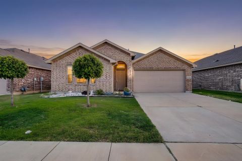 8925 Finn Lane, Fort Worth