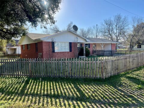 216 Woodlawn Avenue, Strawn, TX 76475 — photo 3