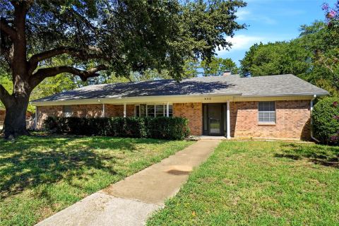 832 Overhill Drive, Hurst