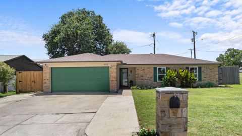 414 Hallmark Drive, Arlington