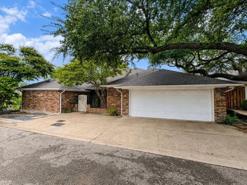 70 Legend Road, Benbrook