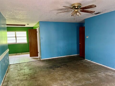 233 Hillcrest Drive, Nocona, TX 76255 — photo 2
