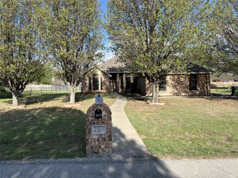 788 Robin Court, Springtown