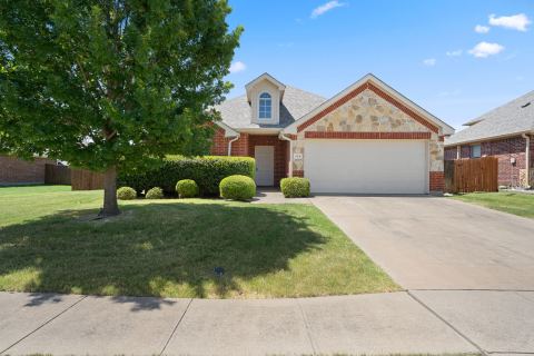 104 Holly Street, Waxahachie