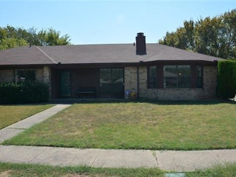 216 E Denton Drive, Euless