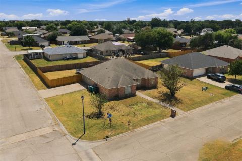 220 Knight Lane, Lacy Lakeview, TX 76705 — photo 2