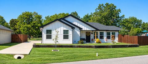 209 N Cleburne Whitney Road, Rio Vista