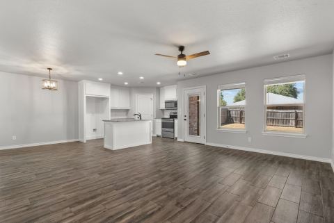 220 St Charles Drive B, Springtown, TX 76082 — photo 2