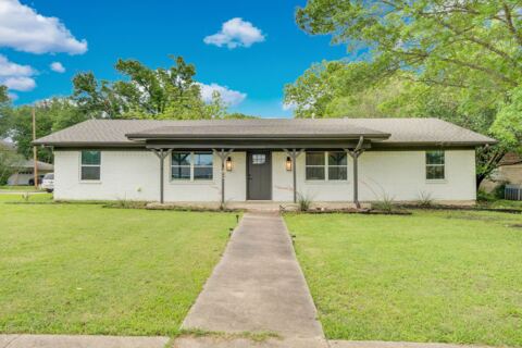 1104 Williamsburg Drive, Ennis