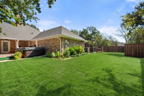 8800 Rolling Springs Court, Fort Worth, TX 76120 — photo 2