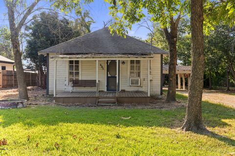 605 S Main, West, TX 76691 — photo 2
