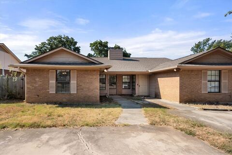 708 Woodland Court, Kennedale, TX 76060 — photo 3