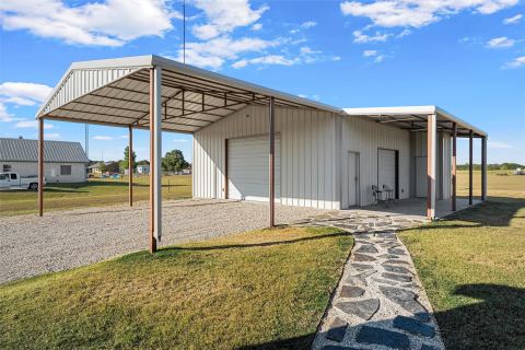 326 Lone Creek Drive, West, TX 76691 — photo 3
