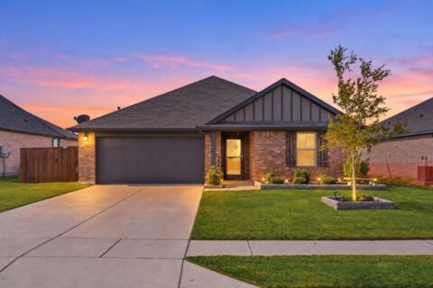 1512 Foxglove Park