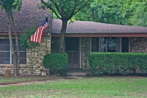 305 Bryan Street, Glen Rose
