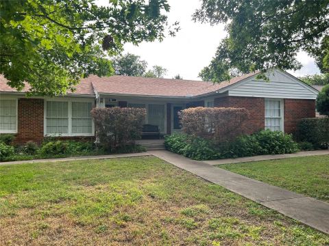9428 Forest Hills Boulevard, Dallas