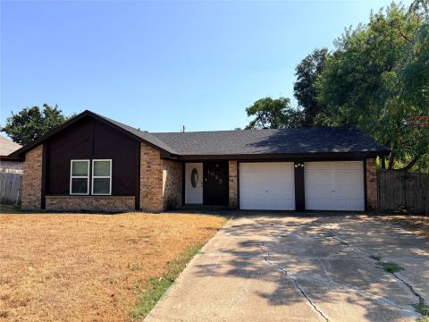 1025 Fox River Lane, Fort Worth