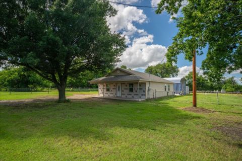 503 E Sanger Street, Celeste, TX 75423 — photo 3