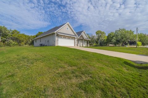 1004 Mojave Trail, Granbury, TX 76048 — photo 2