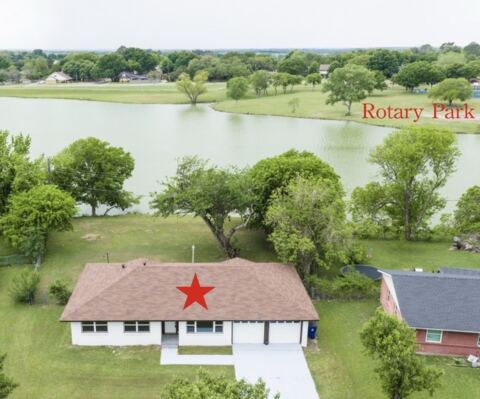 536 Lakeshore Drive, Ennis