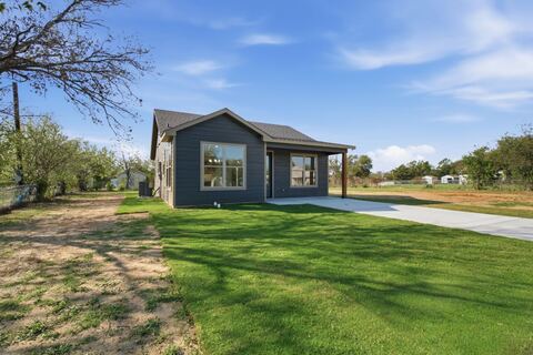414 E Belknap Street, Jacksboro, TX 76458 — photo 3