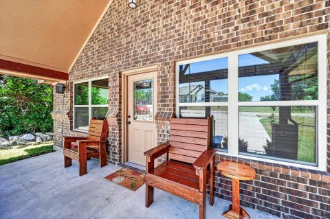 2615 Dove Trail, Granbury