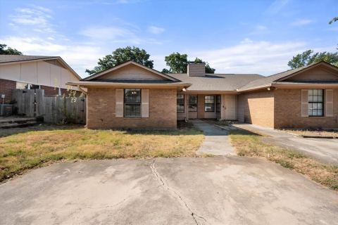 708 Woodland Court, Kennedale, TX 76060 — photo 2