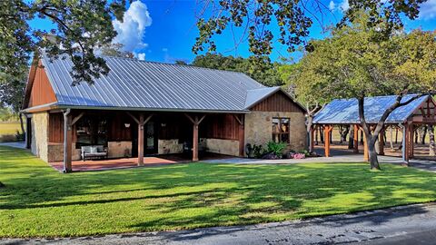 423 Brazos Street, Bowie, TX 76230 — photo 2