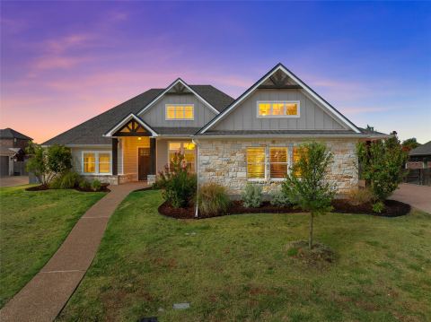 324 Stone Manor Drive, McGregor