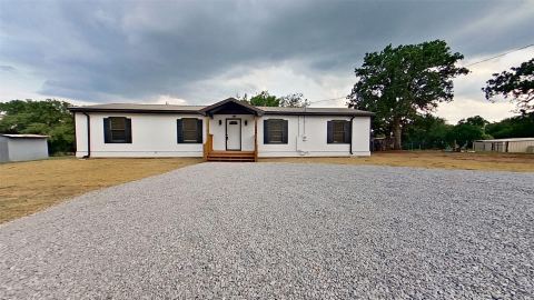 1404 Arvel Circle, Reno, TX 76020 — photo 2
