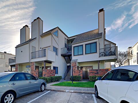 3121 Sondra Drive 208, Fort Worth