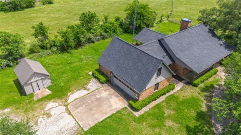 2267 FM 3218, Campbell
