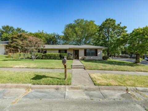 1313 Crestridge Street, Ennis, TX 75119 — photo 2