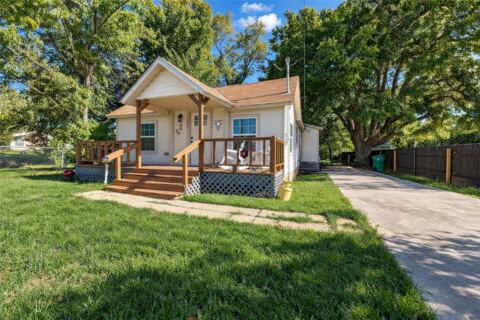 309 E Wilbarger Street, Bowie, TX 76230 — photo 3