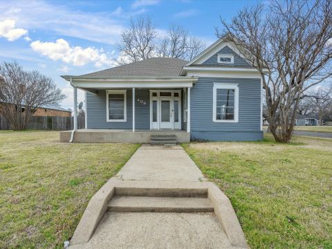 409 NW Main Street, Ennis