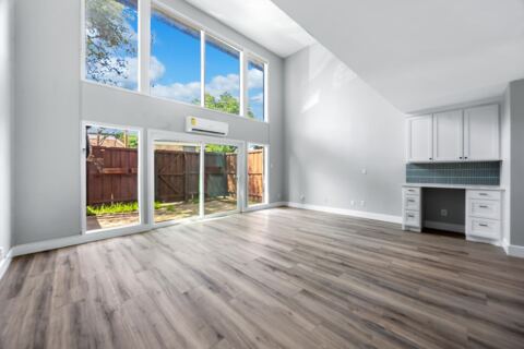 6007 E University Boulevard 132, Dallas