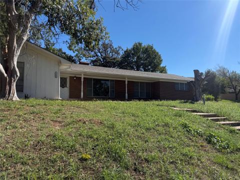 1500 S Houston, Denison