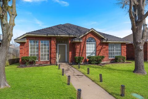 2827 Saint Martin Drive, Lancaster