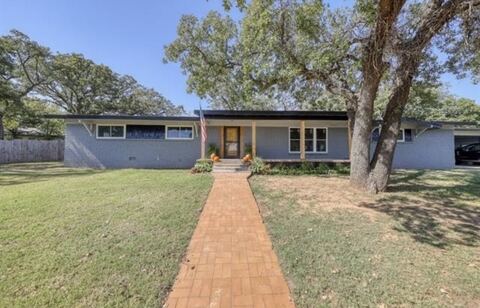 1201 NW 6th Avenue, Mineral Wells, TX 76067 — photo 2