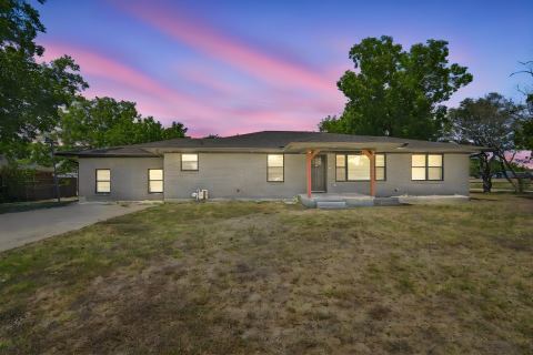 104 Casa Linda Drive, Ennis, TX 75119 — photo 2