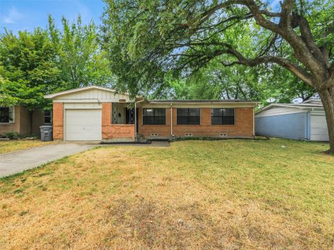 10747 SandAlwood Drive, Dallas