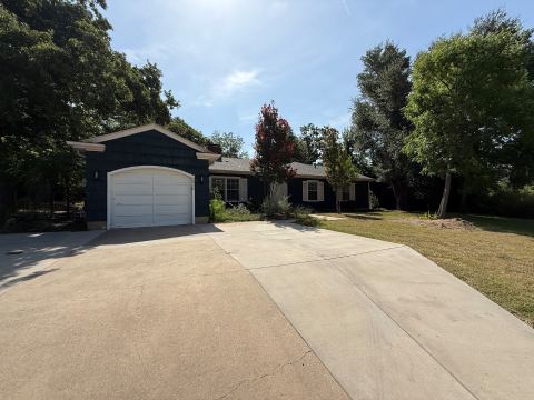 2010 N Locust Street, Denton
