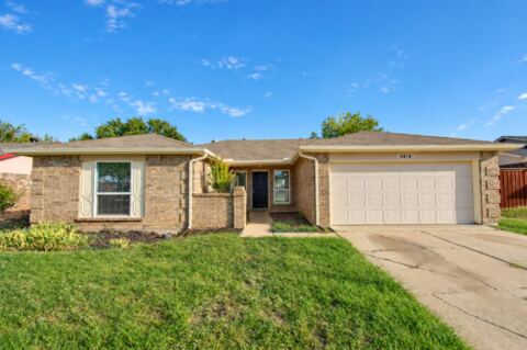 3018 Meadow Creek Court, Grand Prairie
