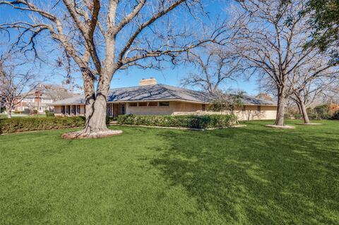 1202 S Lindsay Street, Gainesville, TX 76240 — photo 2